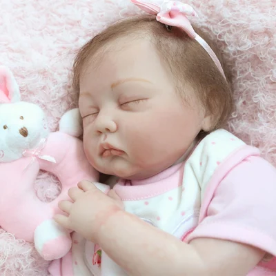 Poupée bébé fille endormie en vinyle souple et silicone réaliste, 22 pouces, 55 cm, corps lesté fait à la main, yeux fermés, tenue rose, coffret cadeau pour les 3 ans et plus